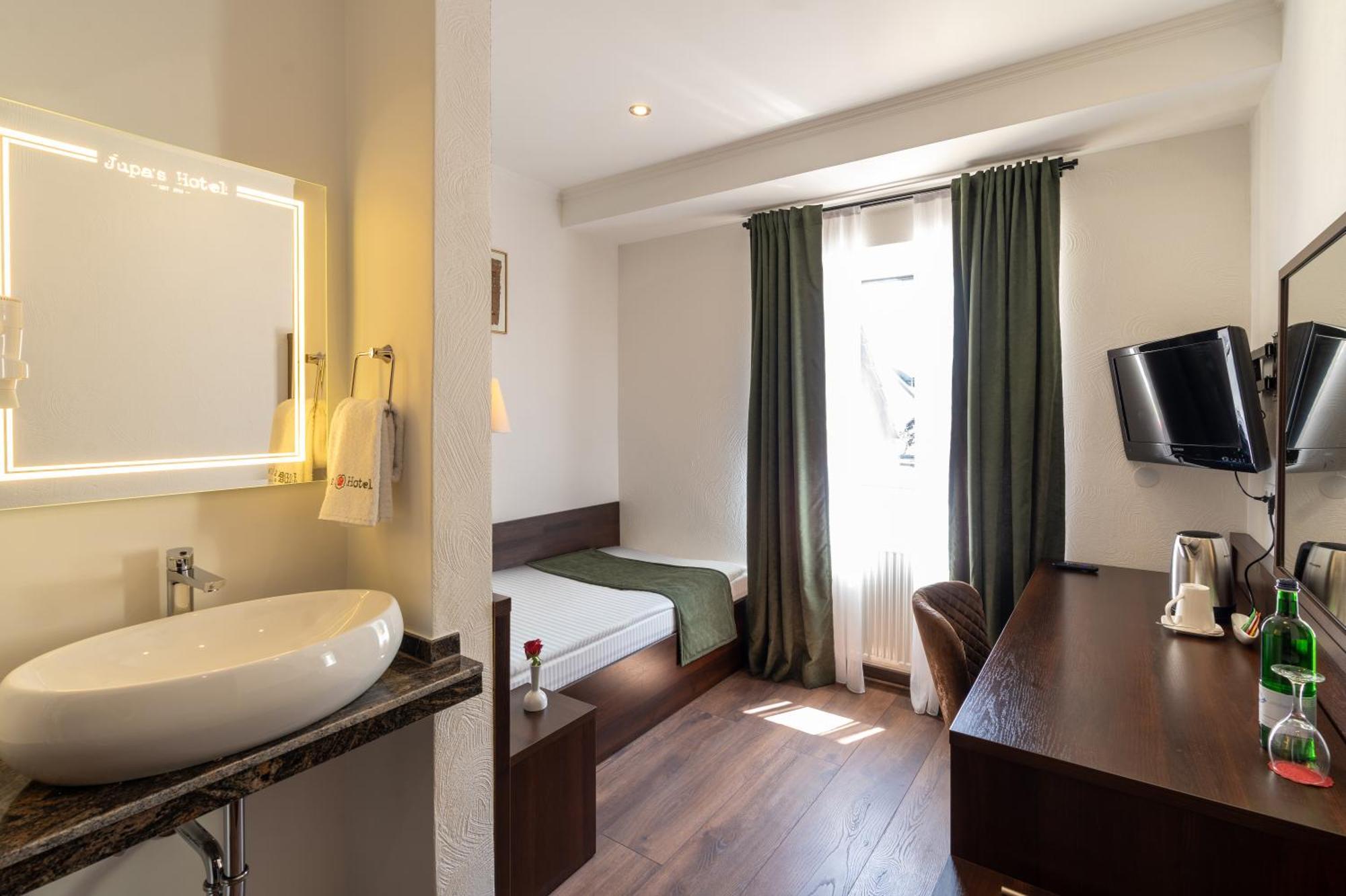 Jupa'S Hotel Dusseldorf Bagian luar foto
